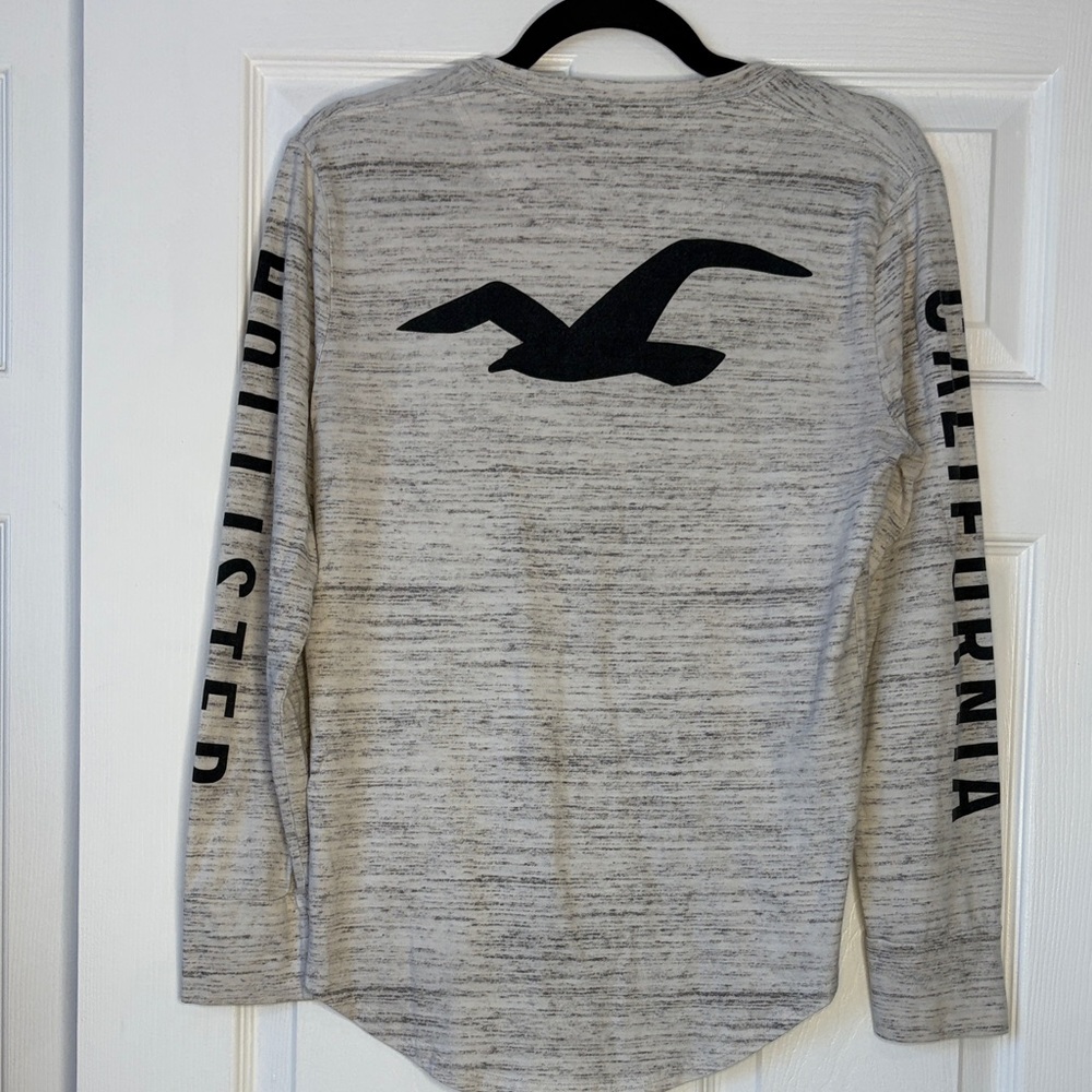 Hollister Men’s Heather Gray Long Sleeved t shirt XS